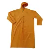وعادة ما تطوي المعاطف البرتقالية اللون، التي تحمي المياه والرياح، ملابس المطر الخفيفة Item Picture